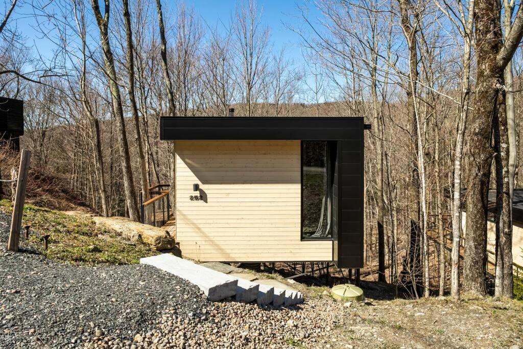 Cabin Sutton 252 - En Harmonie Avec La Nature! Villa Exterior foto