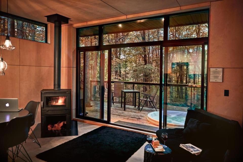 Cabin Sutton 252 - En Harmonie Avec La Nature! Villa Exterior foto